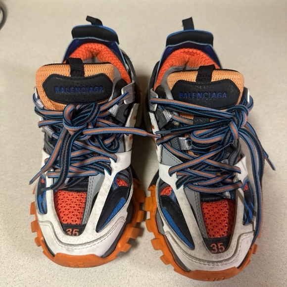 Balenciaga - Picture 1 of 5
